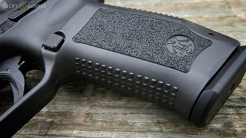 Canik TP9 SA Grip texture